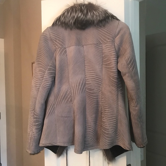 DiFerroni shearling short coat. Fits XS and S. - Picture 3 of 4